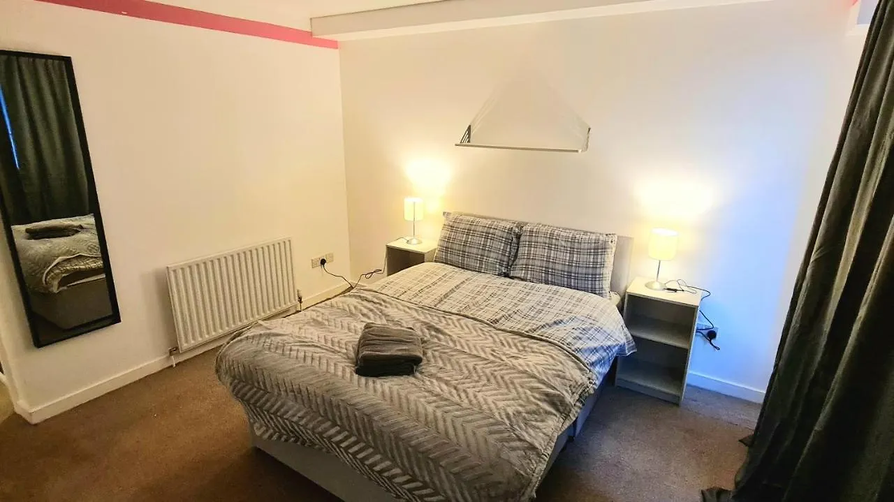 Lovely 3 Bedroom Apartment - Free Parking Edinburg